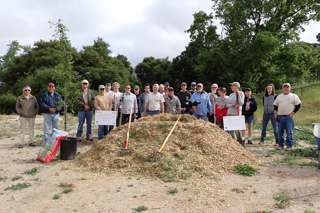 Volunteers ready to start planting trees!